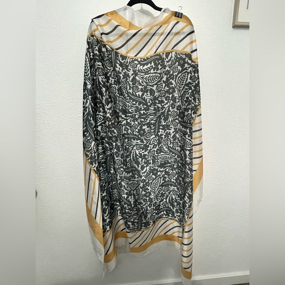 C. WONDER LARGR FLORAL BLACK & YELLOW BORDER PRINT SCARF Sz 50”x50”